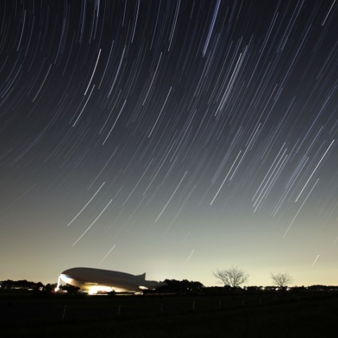 飛行船と昇る冬の星座