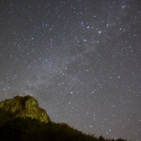 金鶏山と秋の銀河
