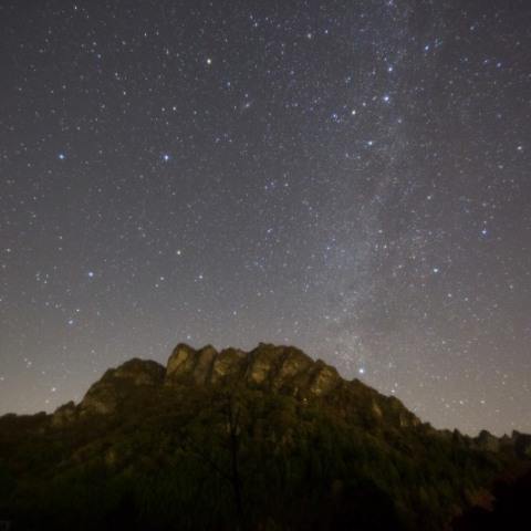 妙義山と秋の銀河