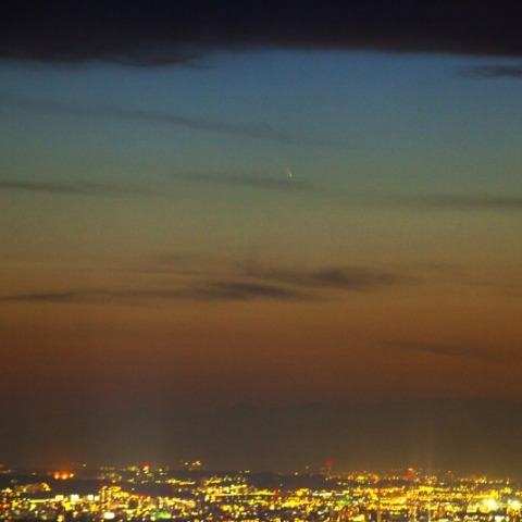 六本木ヒルズから見たパンスターズ彗星