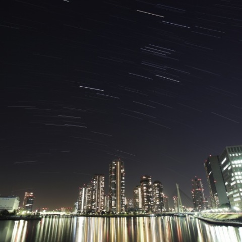 佃島の夜景とオリオン座