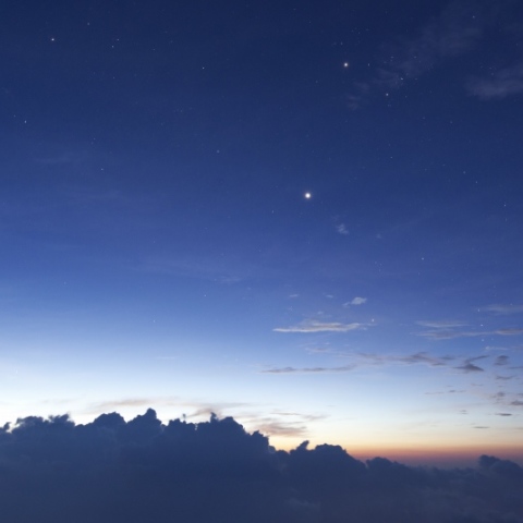 富士山7合目から見た昇る冬の星座