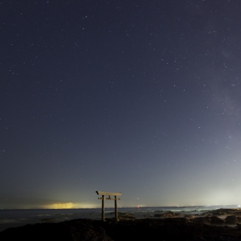 神磯の鳥居といて座