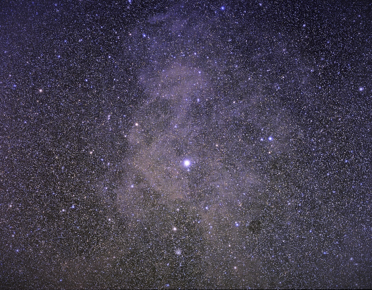 北極星付近の分子雲 By Toshi 天体写真ギャラリー