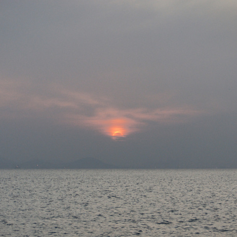 青島日没金環食