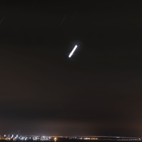 2022年7月22日の横浜港に昇る月と火星