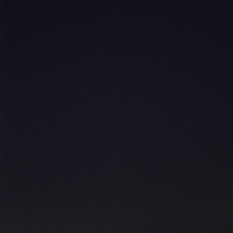 2022年11月8日の横浜港に浮かぶ皆既月食