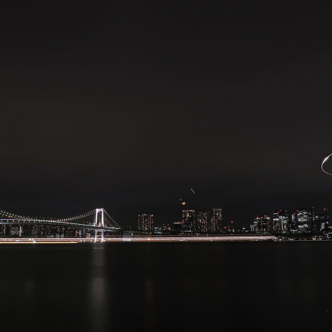 東京湾に沈む月と金星