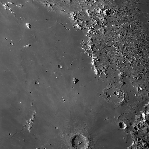 プラトー　アルプス谷付近