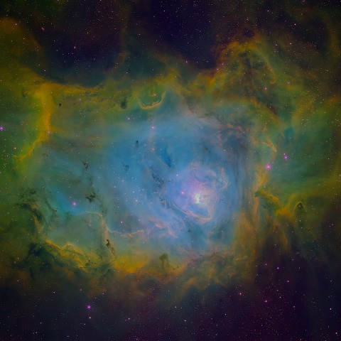 M8 　(干潟星雲 ・ ラグーン星雲)　　　　　　