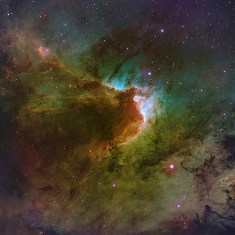 ケフェウス座 Sh2-155(洞窟星雲)