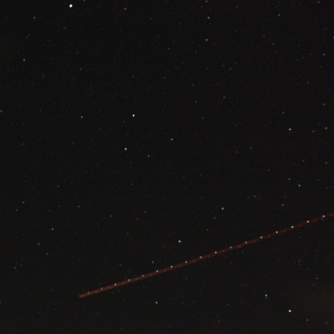 秋の星空に光跡