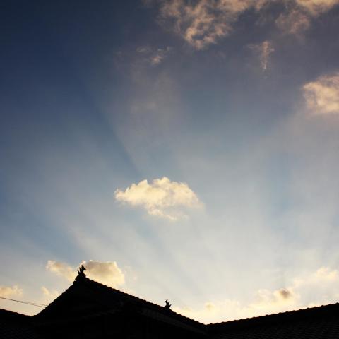 荘厳な反薄明光線