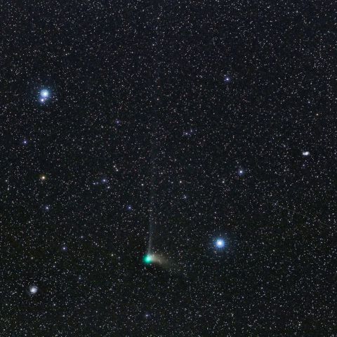 北天の銀河とカタリナ彗星