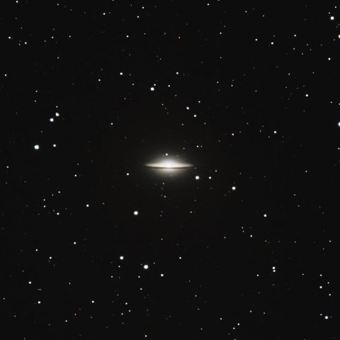 M104 ソンブレロ銀河