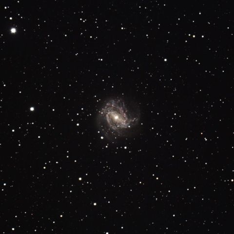 M83　南の回転花火銀河