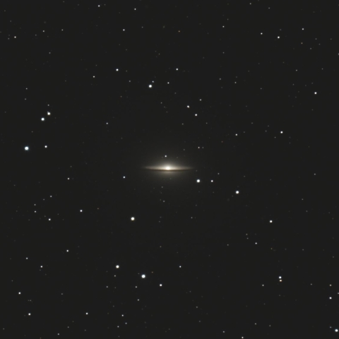 M104 ソンブレロ銀河