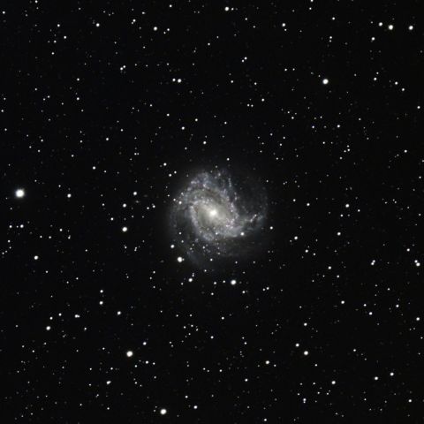 M83 南の回転花火銀河