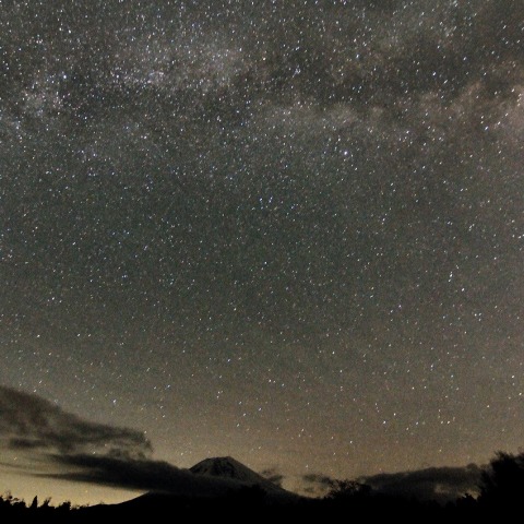 富士山にかかる夏の大三角