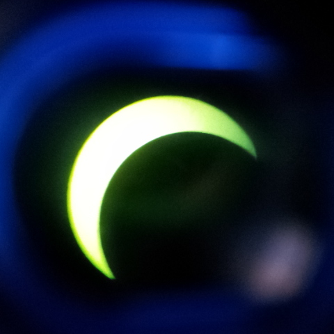 望遠鏡で見た部分日食