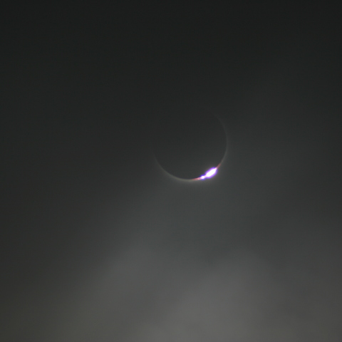 薄雲越しのダイヤモンドリング