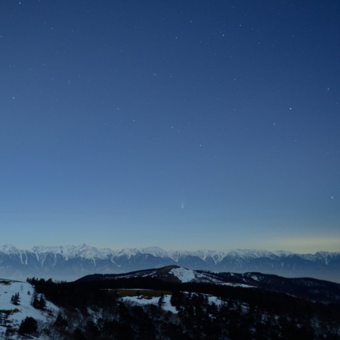 北アルプスに向かうパンスターズ彗星