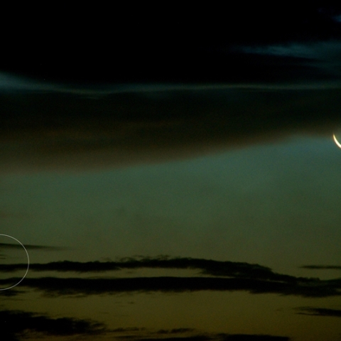 パンスターズ彗星と月