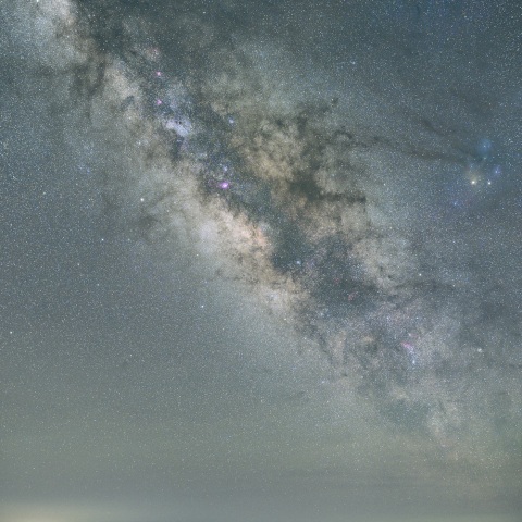 エッジオン（ｅｄｇｅ－ｏｎ）を感じさせる天の川銀河