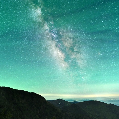 過去に経験した事が無い肉眼で視認できた大気光と銀河