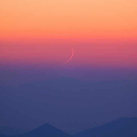 歪む極細月（月齢１．９）