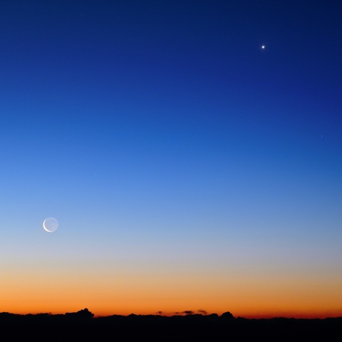 細い月と水星、金星、土星