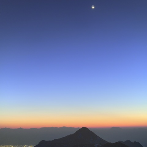 三日月と木星の共演