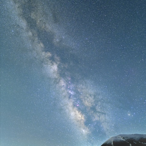 草津白根山と立ち昇る夏の銀河