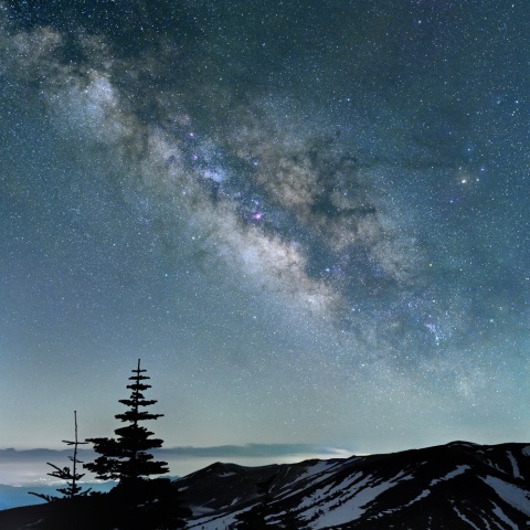 昇る天の川銀河中心部