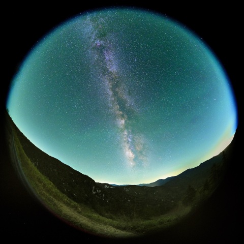 立ち昇る天の川銀河（全周魚眼）