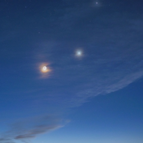 細い月と三つの惑星