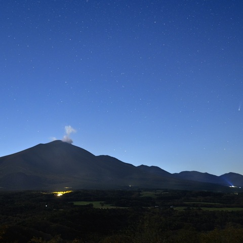 浅間山とレモン彗星（１０月２８日）