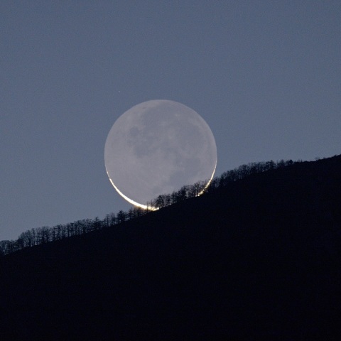 沈む極細月（３月２０日）
