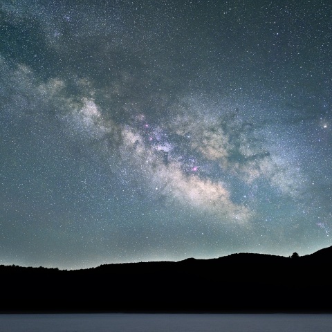 昇る天の川銀河中心部