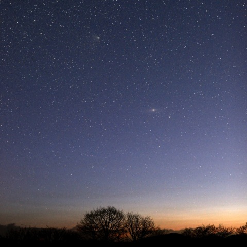 夜明けのパンスターズ彗星