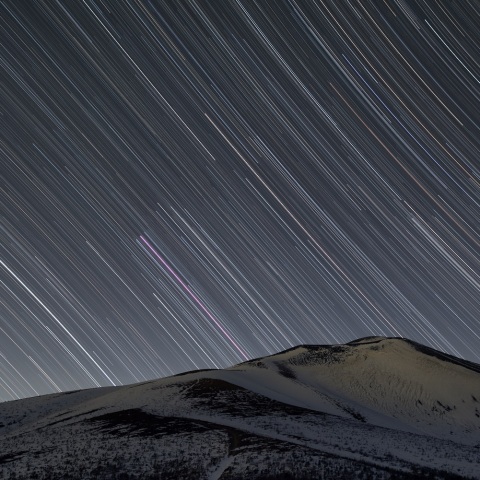 浅間山と沈む冬の星座