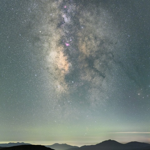 立ち昇る銀河中心部