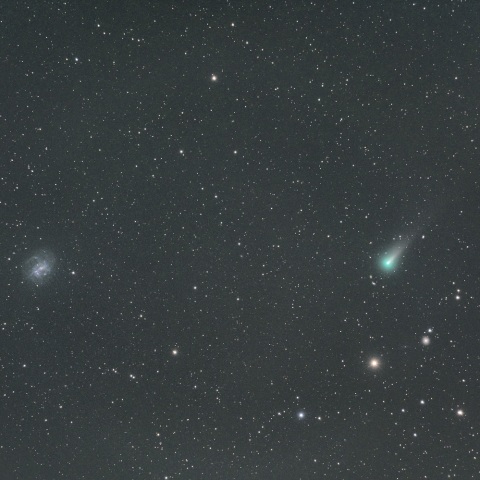 レナード彗星とNGC4395