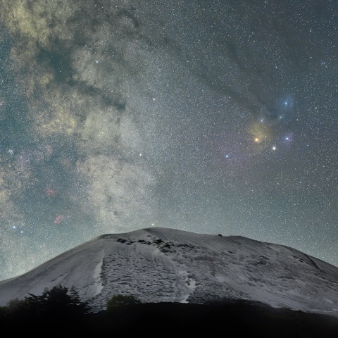 横たわるサソリ座と浅間山