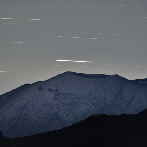 望遠星景（浅間山と南極老人星の軌跡）