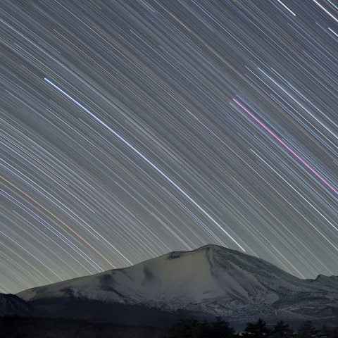 浅間山に沈む冬の星座