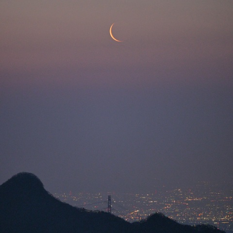 ４月１８日未明の細い月
