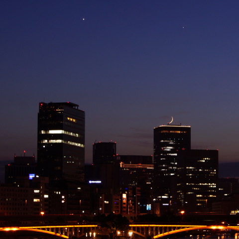 なにわの夜景と星々の共演