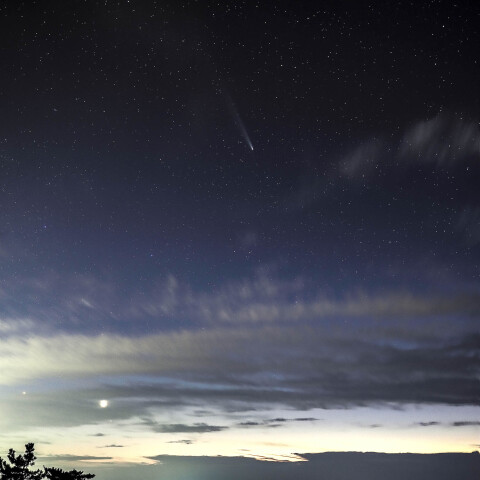 日本海に沈む紫金山・アトラス彗星10/21