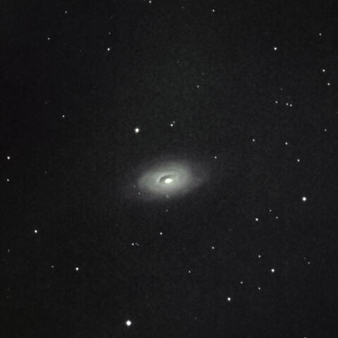 M64　黒目銀河　かみのけ座